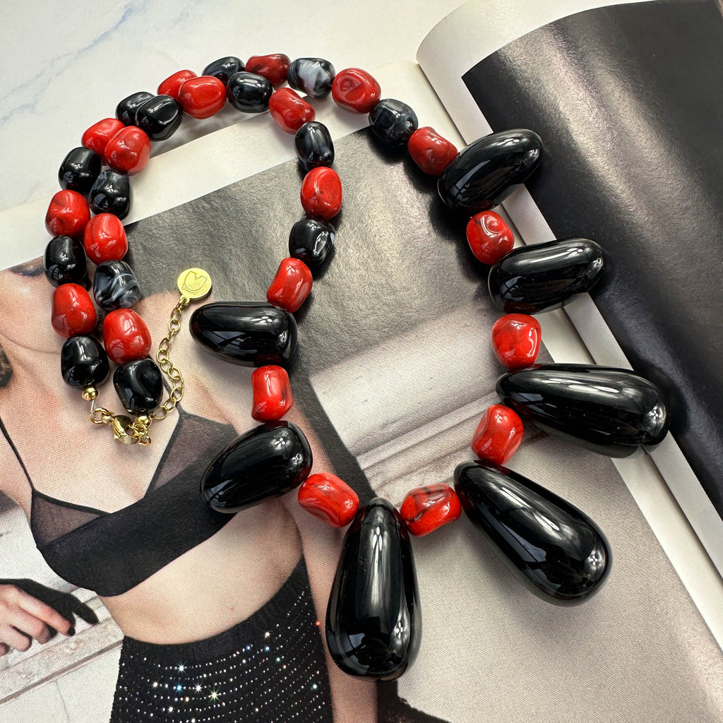 Statement Κολιέ σε Μαύρο & Κόκκινο με Μεγάλες Χάντρες