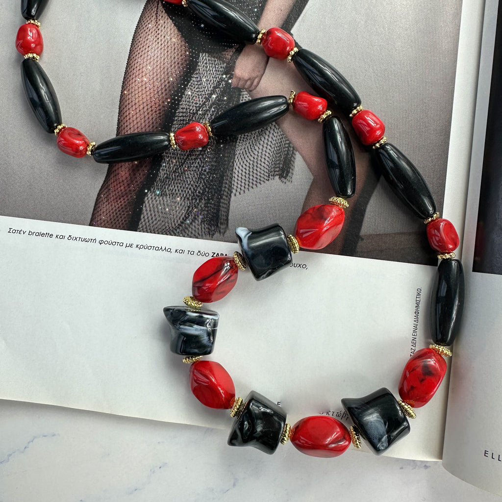Statement Κολιέ με Μαύρες & Κόκκινες Χάντρες και Χρυσές Λεπτομέρειες