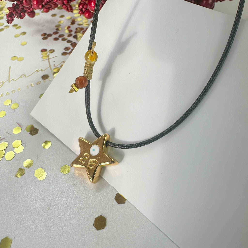 Κολιέ Γούρι 2026 με Χρυσό Αστέρι & Ματάκι – Χειροποίητο Κόσμημα με Δερμάτινο Κορδόνι