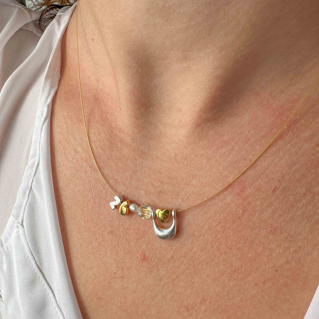 Κολιέ Γούρι 2026 με Ατσάλινο Σύρμα, Μαργαριτάρι Rice και Καρδούλα