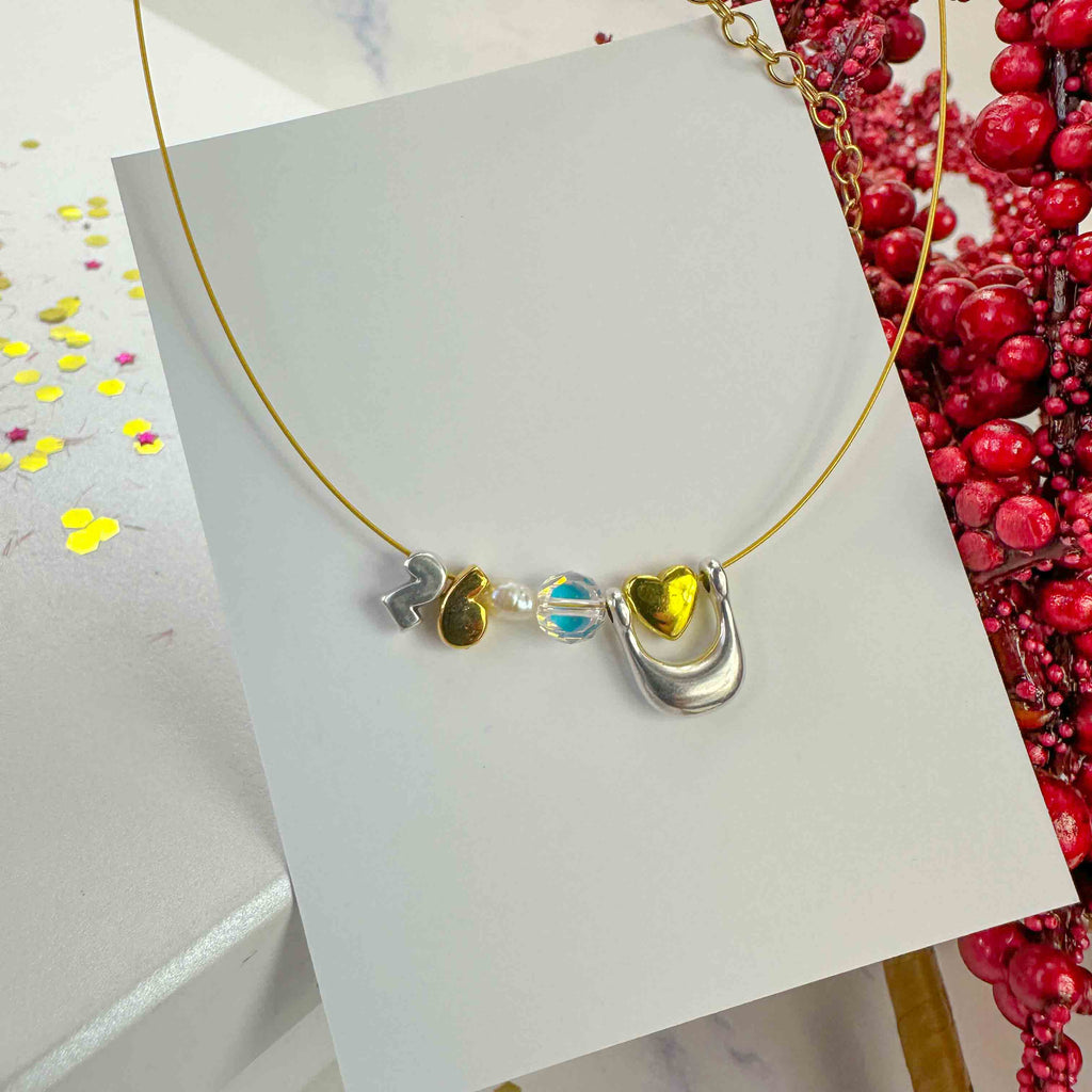 Κολιέ Γούρι 2026 με Ατσάλινο Σύρμα, Μαργαριτάρι Rice και Καρδούλα