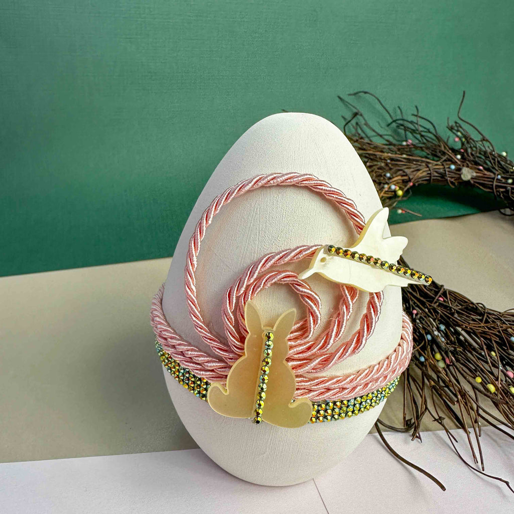 Χειροποίητο Κεραμικό Πασχαλινό Αυγό με Λαγουδάκι, Πουλάκι & Ροζ Κορδόνια