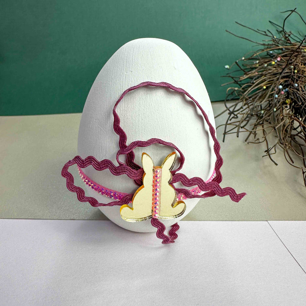Χειροποίητο Κεραμικό Πασχαλινό Αυγό με Χρυσό Λαγουδάκι & Ροζ Κορδέλες