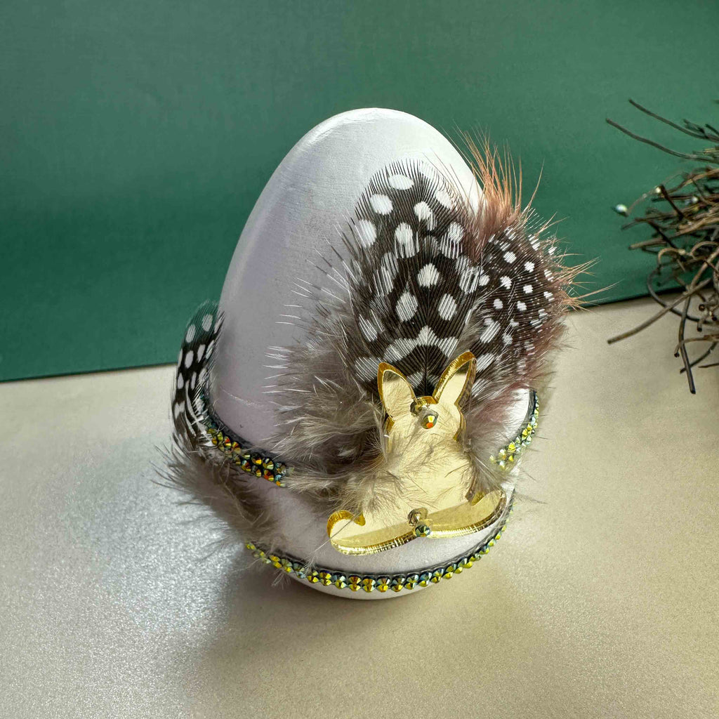 Χειροποίητο Κεραμικό Πασχαλινό Αυγό με Χρυσό Λαγουδάκι & Πουπουλένια Διακόσμηση