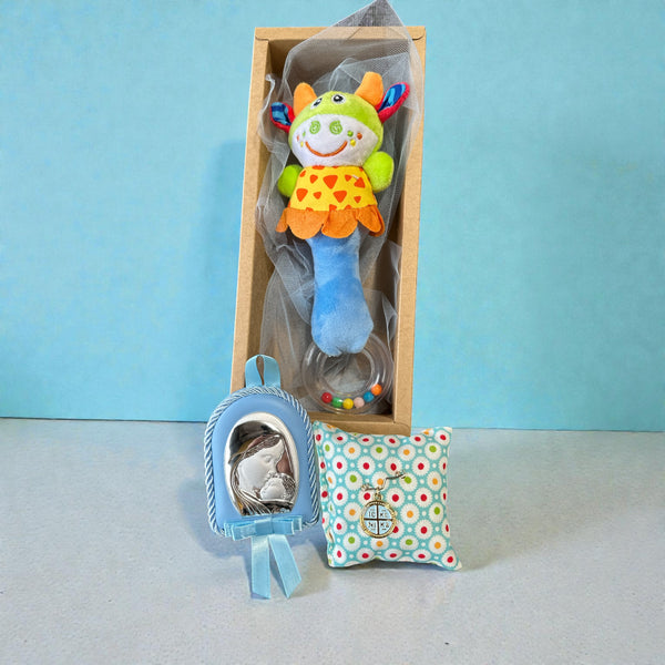 Baby Kit Νεογέννητου Αγοριού – Κουδουνίστρα Αγελαδίτσα, Εικόνα Παναγίας & Παραμάνα IC XC NIKA