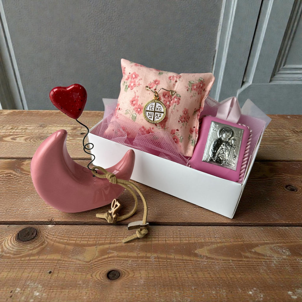 Baby Kit Νεογέννητου Κοριτσιού – Διακοσμητικό Φεγγάρι με Καρδιά, Παραμάνα IC XC NIKA & Εικόνα Παναγίας