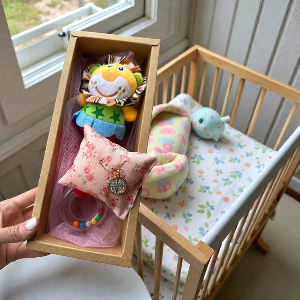 Baby Kit Νεογέννητου Κοριτσιού – Κουδουνίστρα Λιοντάρι & Παραμάνα IC XC NIKA