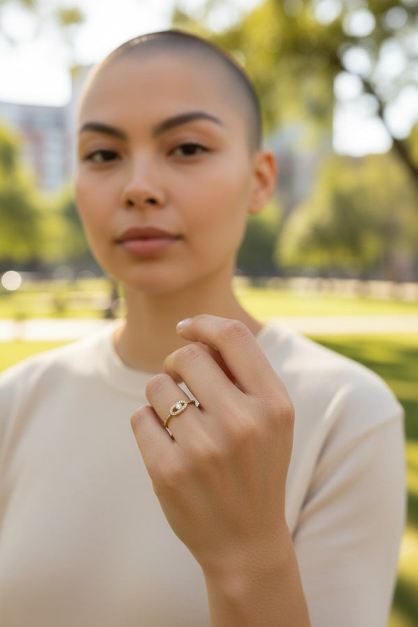 Δαχτυλίδι με Οβάλ Μοτίβο και Κρύσταλλα από Ατσάλι