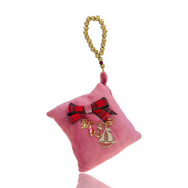 Ροζ Μαξιλαράκι Γούρι 2026 με Φιόγκο & Μεταλλικό Καραβάκι