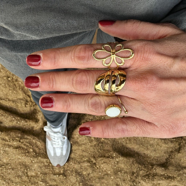 Επίχρυσο Δαχτυλίδι από Ατσάλι με Ανοιχτό Σχέδιο Λουλούδι