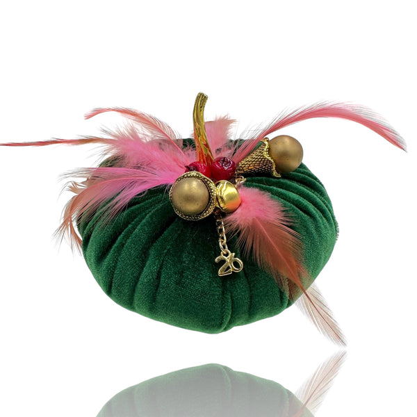 Πράσινη Βελούδινη Κολοκύθα Γούρι 2026 με Ροζ Φτερά