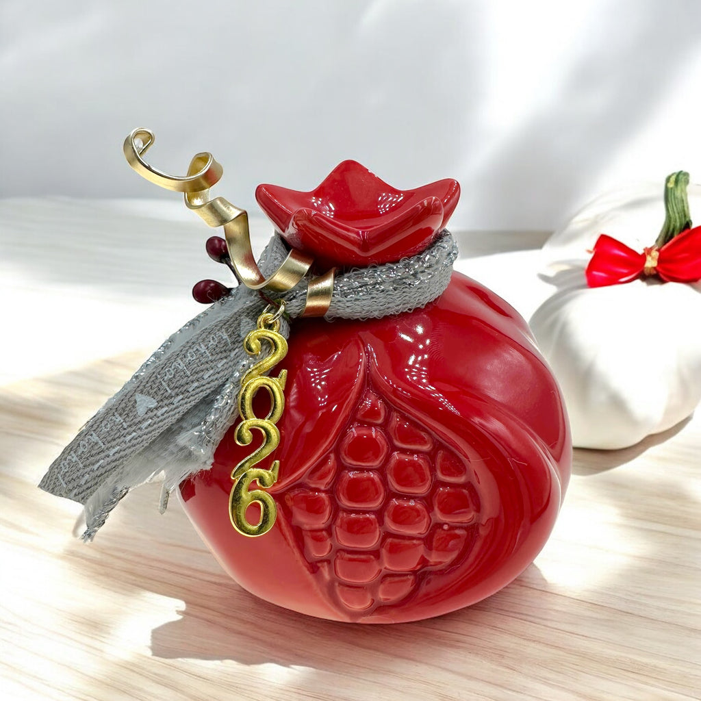 Κεραμικό Ρόδι 2026 σε Βαθύ Κόκκινο με Χρυσές Λεπτομέρειες (12cm)