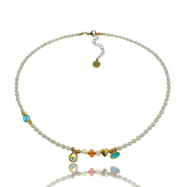 Κολιέ με Μαργαριτάρια, Χρυσά Charms και Πολύχρωμες Λεπτομέρειες