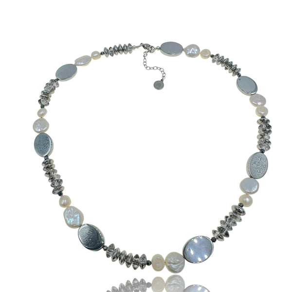 Κολιέ με Μαργαριτάρια, Ασημί Αιματίτες και Γυάλινες Κρακελέ Χάντρες