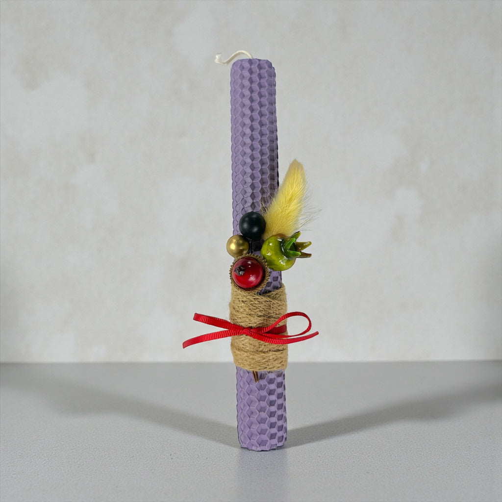 Λαμπάδα από Κηρήθρα Μέλισσας σε Λιλά Απόχρωση με Αποξηραμένα Άνθη