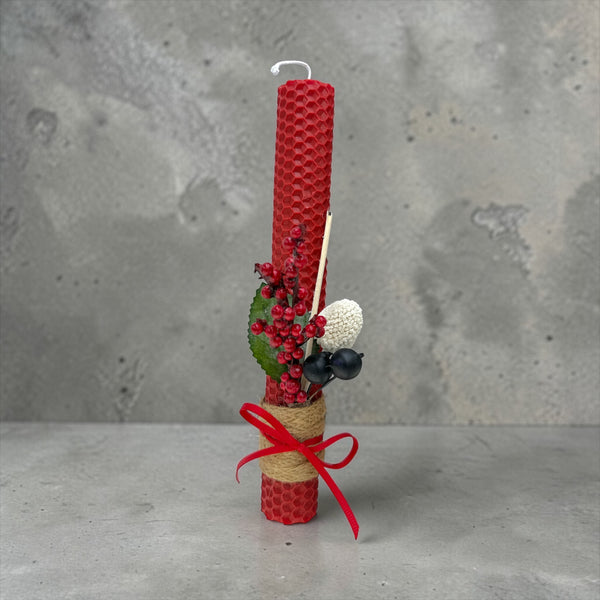 Λαμπάδα από Κηρήθρα Μέλισσας σε Κόκκινη Απόχρωση με Αποξηραμένα Άνθη