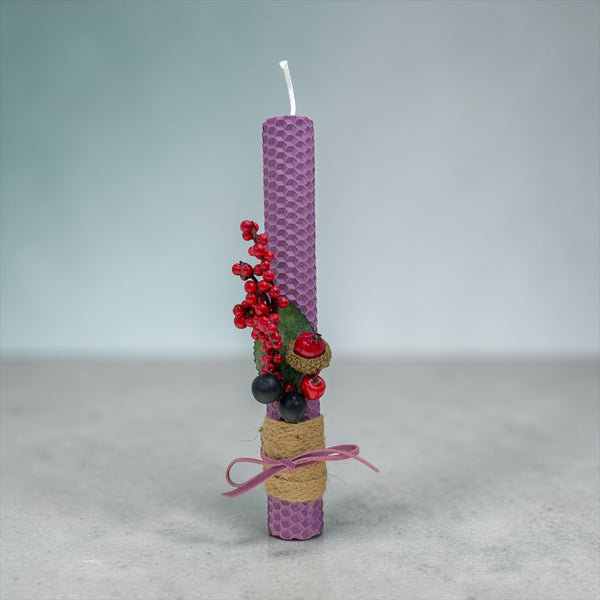 Λαμπάδα από Κηρήθρα Μέλισσας σε Μωβ Απόχρωση με Αποξηραμένα Άνθη