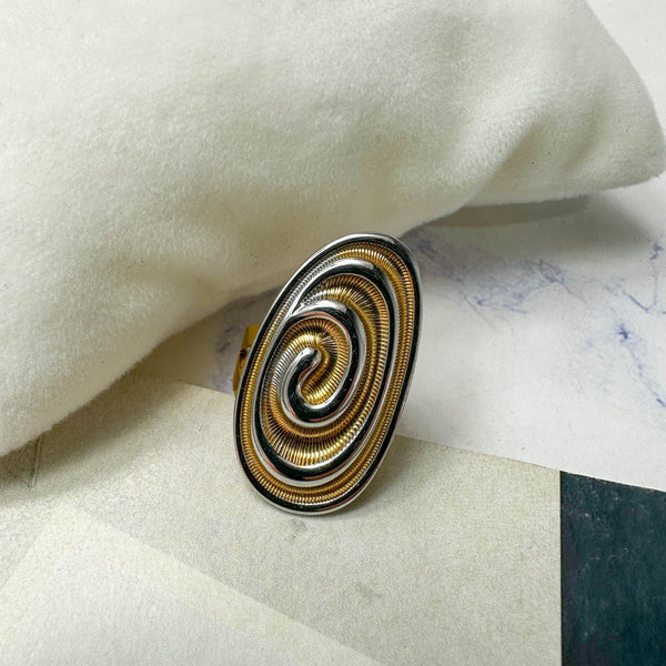 Δίχρωμο ατσάλινο δαχτυλίδι με μοντέρνο σπειροειδές σχέδιο