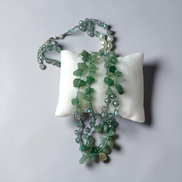 Μακρύ κολιέ με πράσινο αβεντουρίνη, μαργαριτάρια και κρυστάλλινες χάντρες