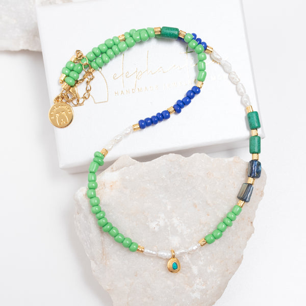 Κολιέ με σμάλτο, μαργαριτάρια και χρωματιστές χάντρες