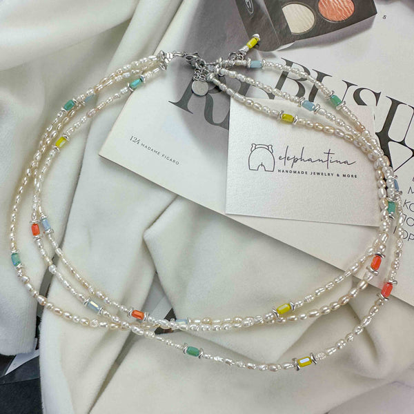 Κολιέ τρίσειρο με μαργαριτάρια καλλιέργειας rice και χρωματιστά κρύσταλλα