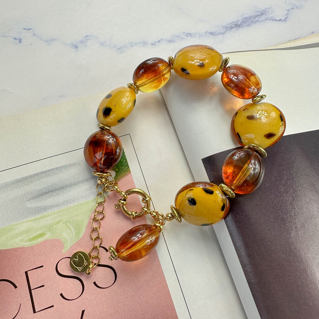 Χειροποίητο Βραχιόλι με Μεγάλες Γυάλινες Χάντρες σε Κίτρινο & Καραμελί – Elegant Statement Κόσμημα