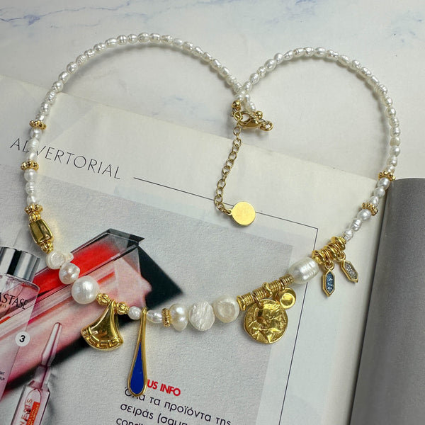 Κολιέ με Μαργαριτάρια και Χρυσά Charms σε Navy & Vintage Στυλ