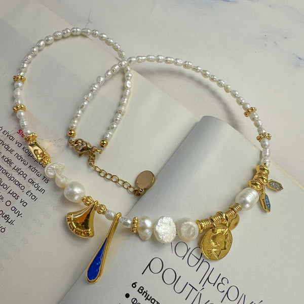 Κολιέ με Μαργαριτάρια και Χρυσά Charms σε Navy & Vintage Στυλ