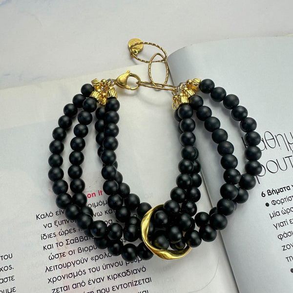 Βραχιόλι Τετραπλό με Μαύρες Ματ Χάντρες & Χρυσή Λεπτομέρεια