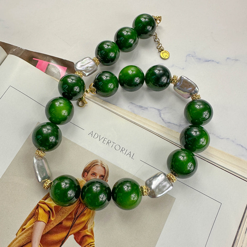 Κολιέ με Πράσινες Πέρλες και Λευκές – Emerald Grace Necklace