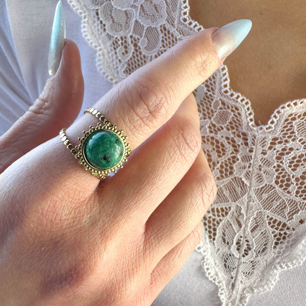 Δαχτυλίδι με πράσινη ημιπολύτιμη πέτρα