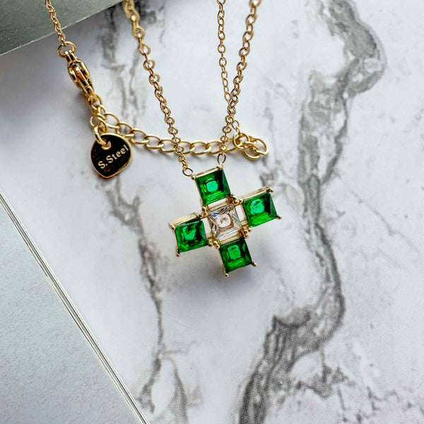 Κολιέ Σταυρός τετραγωνισμένος με πράσινα κρύσταλλα