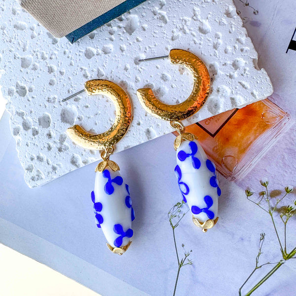 Σκουλαρίκια σφυρήλατοι κρίκοι  με murano γυάλινες πέτρες