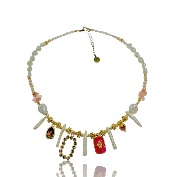 “Crimson Baroque” – Κολιέ με Biwa & Baroque Μαργαριτάρια και Σμάλτο Ροζ