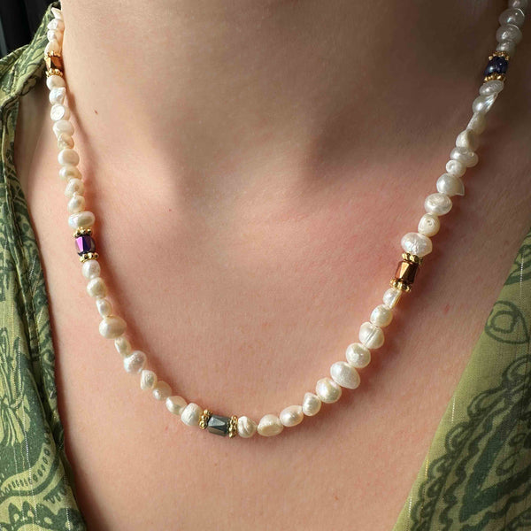 Κολιέ με μαργαριτάρια καλλιέργειας και χρωματιστά κρύσταλλα