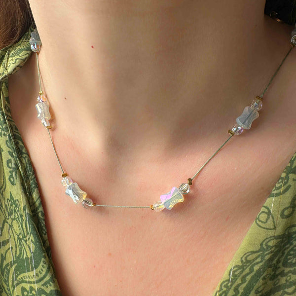 Κολιέ με Κρύσταλλα Σε Μεταξωτό Κορδόνι – Λάμψη & Αέρινη Κομψότητα- White