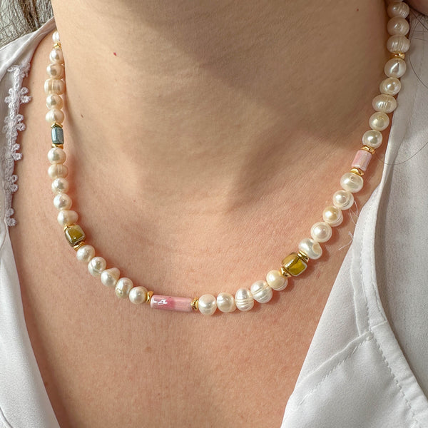 Κολιέ με Μαργαριτάρια και Πολύχρωμες Χάντρες