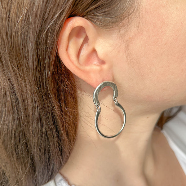 Σκουλαρίκια από Επαργυρωμένο Ορείχαλκο – Μοντέρνα Κρεμαστά Σκουλαρίκια