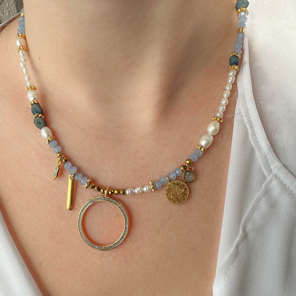 Κολιέ με Μαργαριτάρια, Μπλε Κρύσταλλα και Χρυσά Στοιχεία