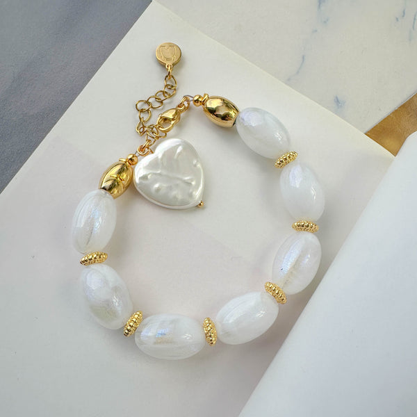 Βραχιόλι με Περλέ Χάντρες και Μοτίφ Καρδιά – Επιχρυσωμένο Κόσμημα