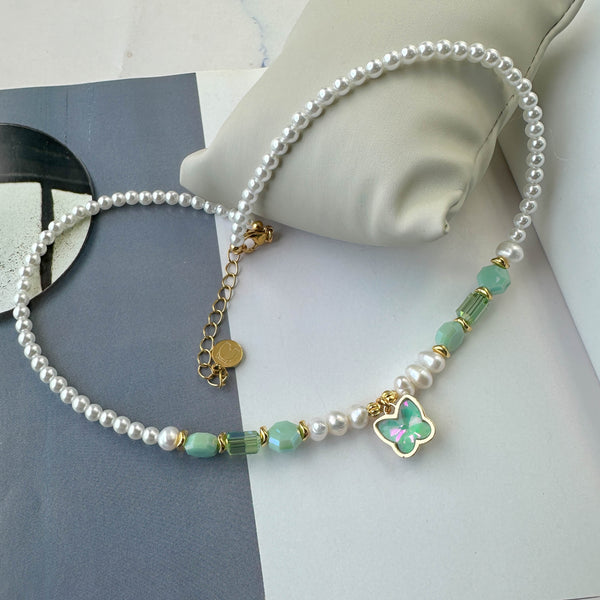 Κολιέ με Πέρλες και Πράσινες Χάντρες – Κολιέ με Μοτίφ Πεταλούδα