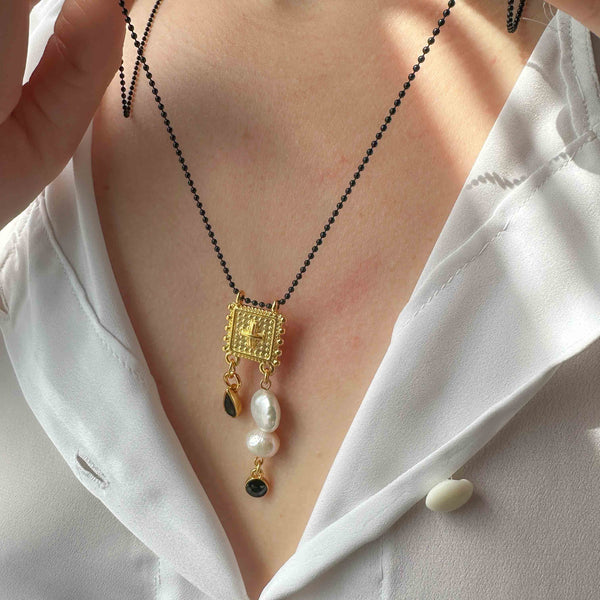 Κολιέ Σταυρός Με Μαργαριτάρια και μαύρο σμάλτο