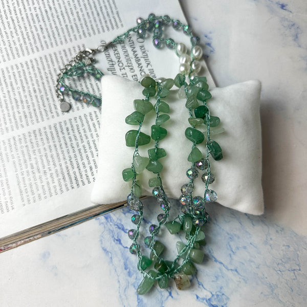 Μακρύ κολιέ με πράσινο αβεντουρίνη, μαργαριτάρια και κρυστάλλινες χάντρες