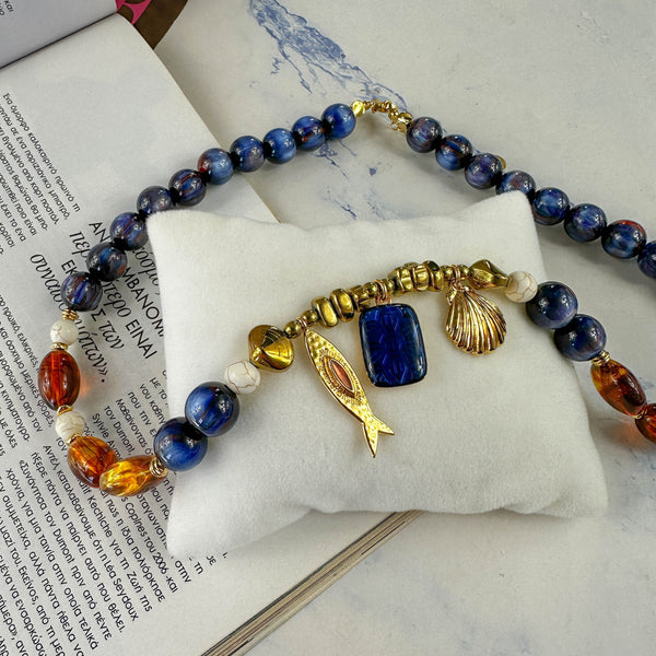 Κολιέ με μπλε πέτρες, αιματίτες και θαλασσινά charms