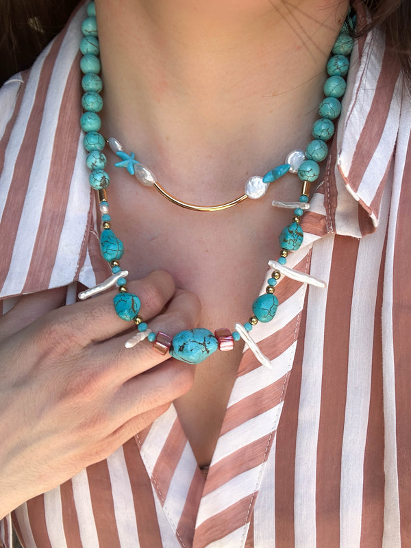 Κολιέ με χαολίτες και μαργαριτάρια σε τιρκουάζ αποχρώσεις