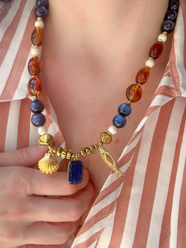 Κολιέ με μπλε πέτρες, αιματίτες και θαλασσινά charms