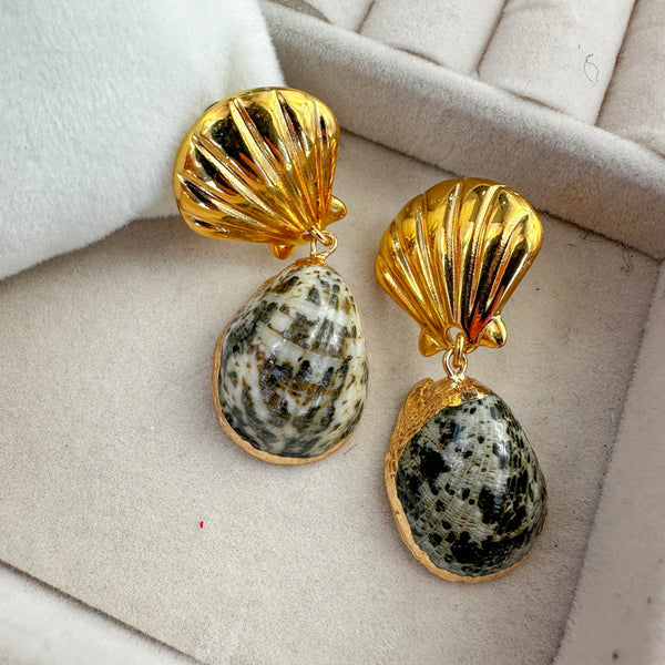 Χρυσά Σκουλαρίκια με Κοχύλι – Statement Καλοκαιρινό Design