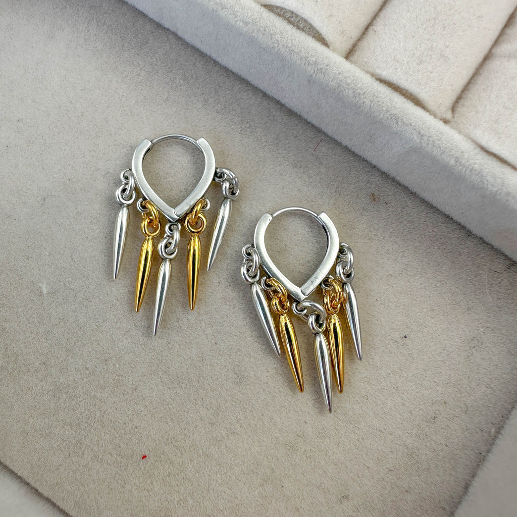 Δίχρωμα Σκουλαρίκια Κρίκοι με Κρεμαστά Spikes – Μοντέρνο & Edgy Design