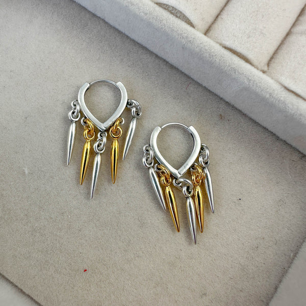 Δίχρωμα Σκουλαρίκια Κρίκοι με Κρεμαστά Spikes – Μοντέρνο & Edgy Design