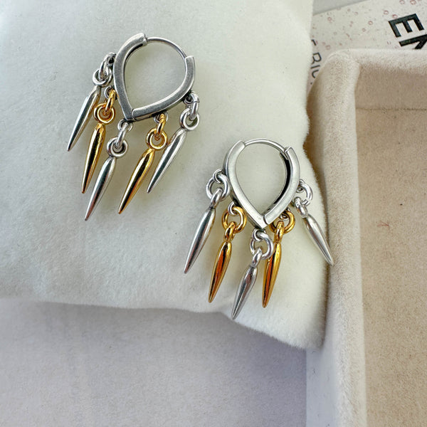 Δίχρωμα Σκουλαρίκια Κρίκοι με Κρεμαστά Spikes – Μοντέρνο & Edgy Design